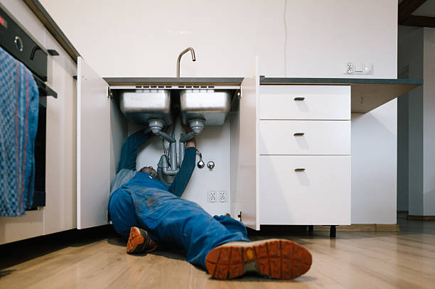 Professional Leak Detection technician working in Montgomery, IL